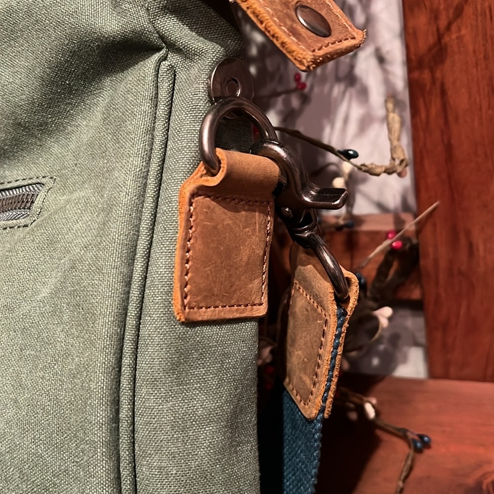 12” high 15” wide, laptop bag, beautiful sage green w shoulder strap🥳 - Picture 3 of 7